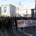 Mantas de apoyo a los huelguistas en una marcha en Atenas: “Victoria a los acereros”