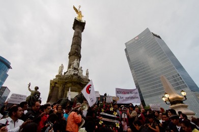 Protesta de periodistas en el Ãngel de la Independencia ante los asesinatos y agresiones contra la prensa en México. 5 de mayo de 2012