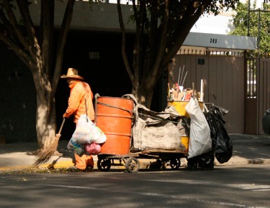 Barriendo Las Calles De La Ciudad De México – Desinformémonos