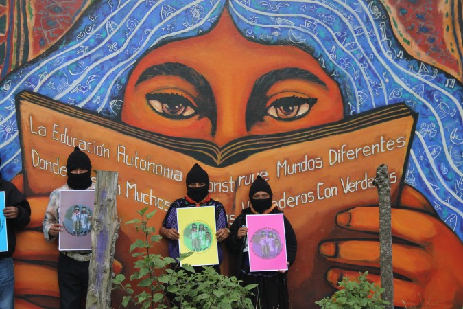 http://desinformemonos.org/wp-content/uploads/2013/03/zapatistas-mural-eco-675x450.jpg