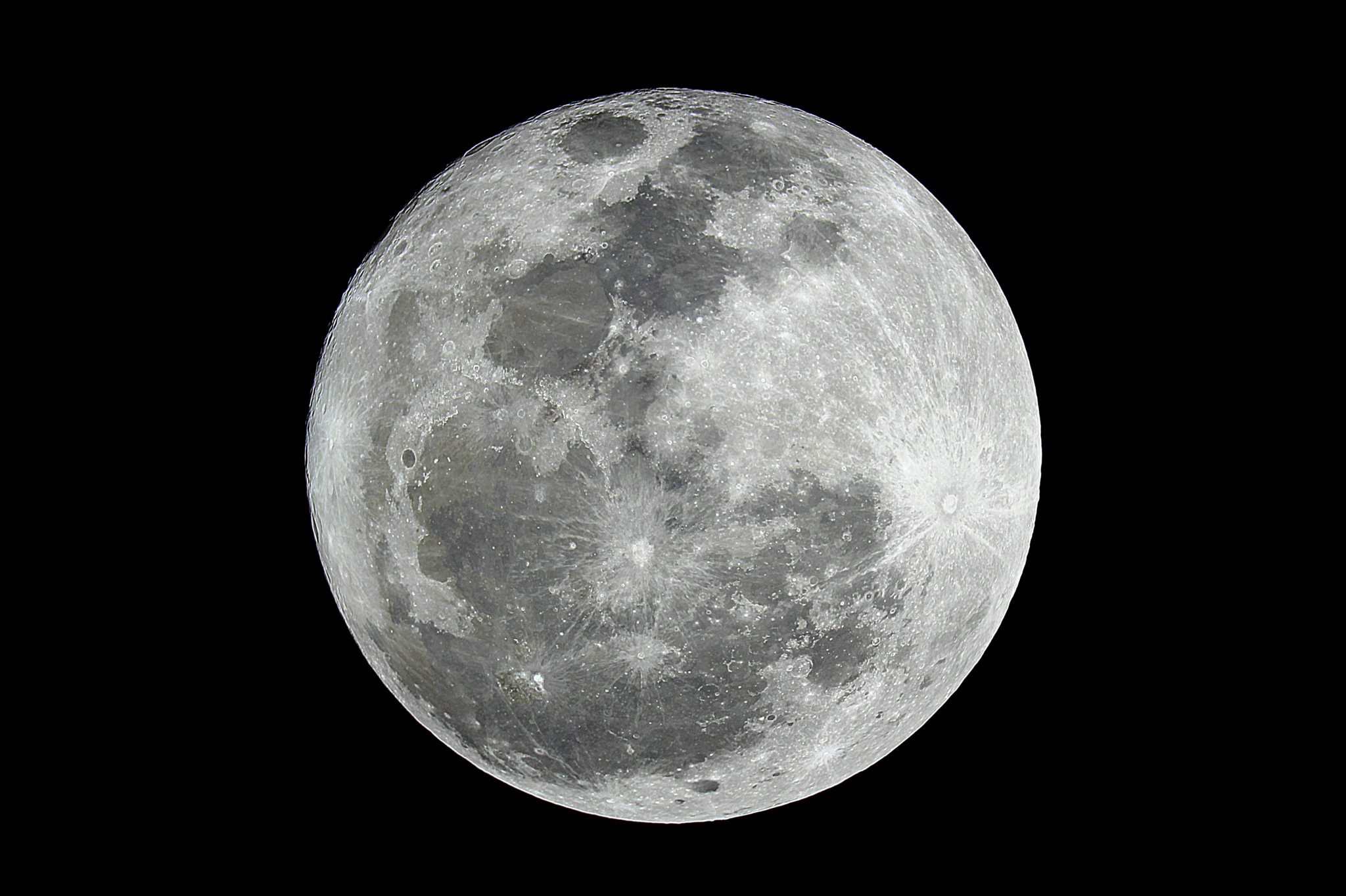 La extraña "Luna de Fresa" que deben ver hoy o esperar 50 años