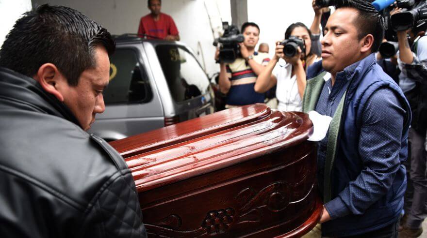Workers carry the coffin of Keyla Salguero, one of 31 victims of a fire on the eve at a government-run children's shelter in San Jose Pinula, east of Guatemala City on March 9, 2017. Medical officials on Thursday raised the toll of girls killed in a fire at a children's shelter in Guatemala to 31 after seven more died from their burns overnight. More than 30 were injured. / AFP / JOHAN ORDONEZ