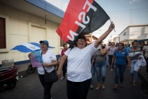 La Bandera Rojinegra Desinformemonos