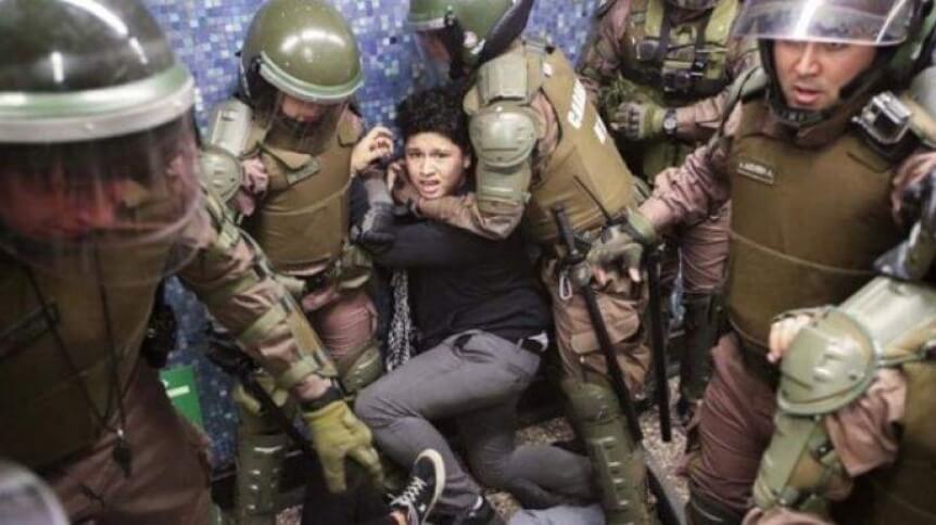 Image result for represion del ejercito en santiago de Chile
