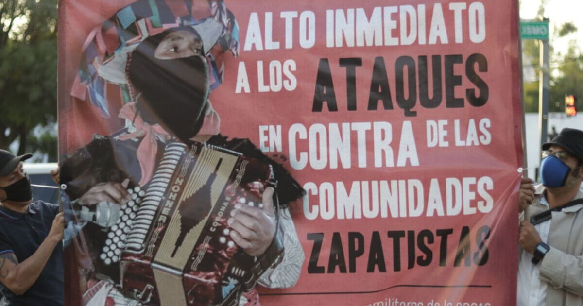 Sujetos hacen disparos y queman 3 aulas de una escuela<br>Chiapas: paramilitares de la Orcao atacan bases del EZLN
